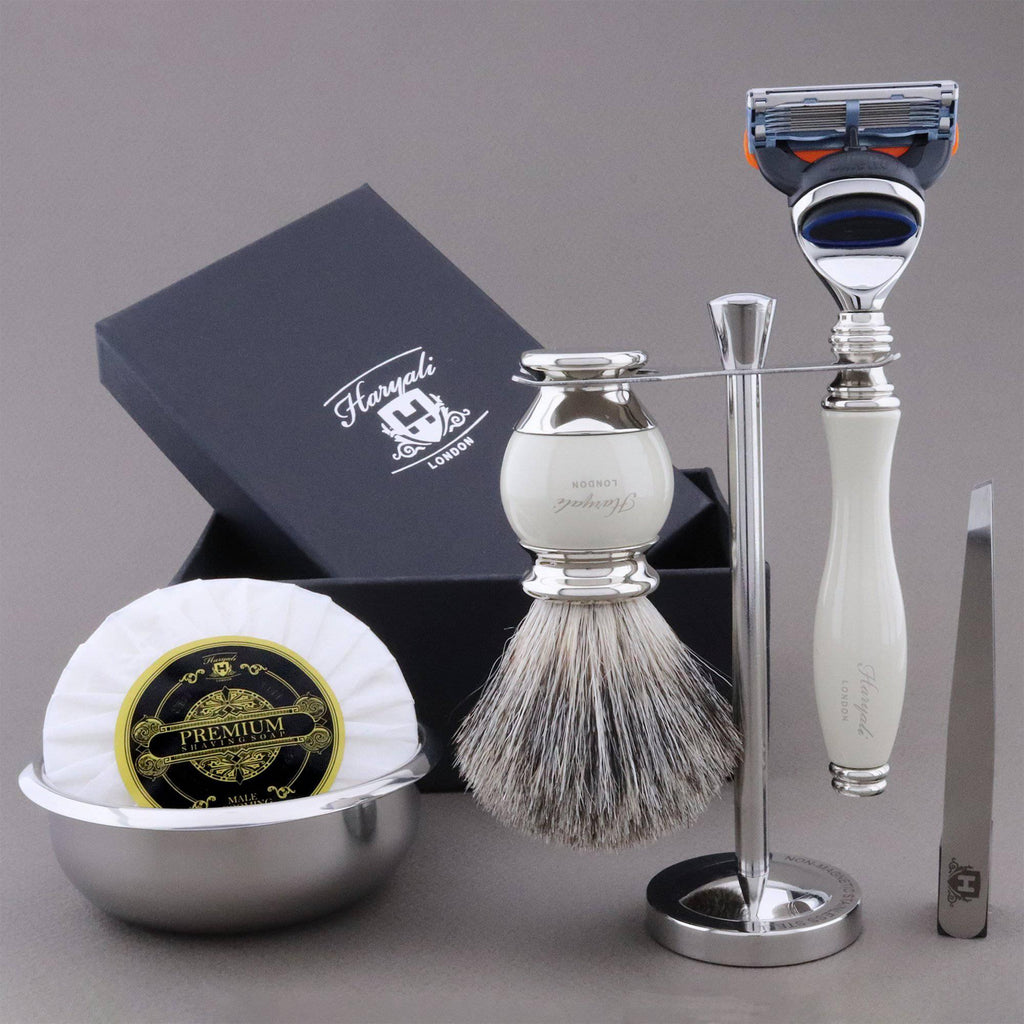 Haryali's Vase Range Shaving Kit 