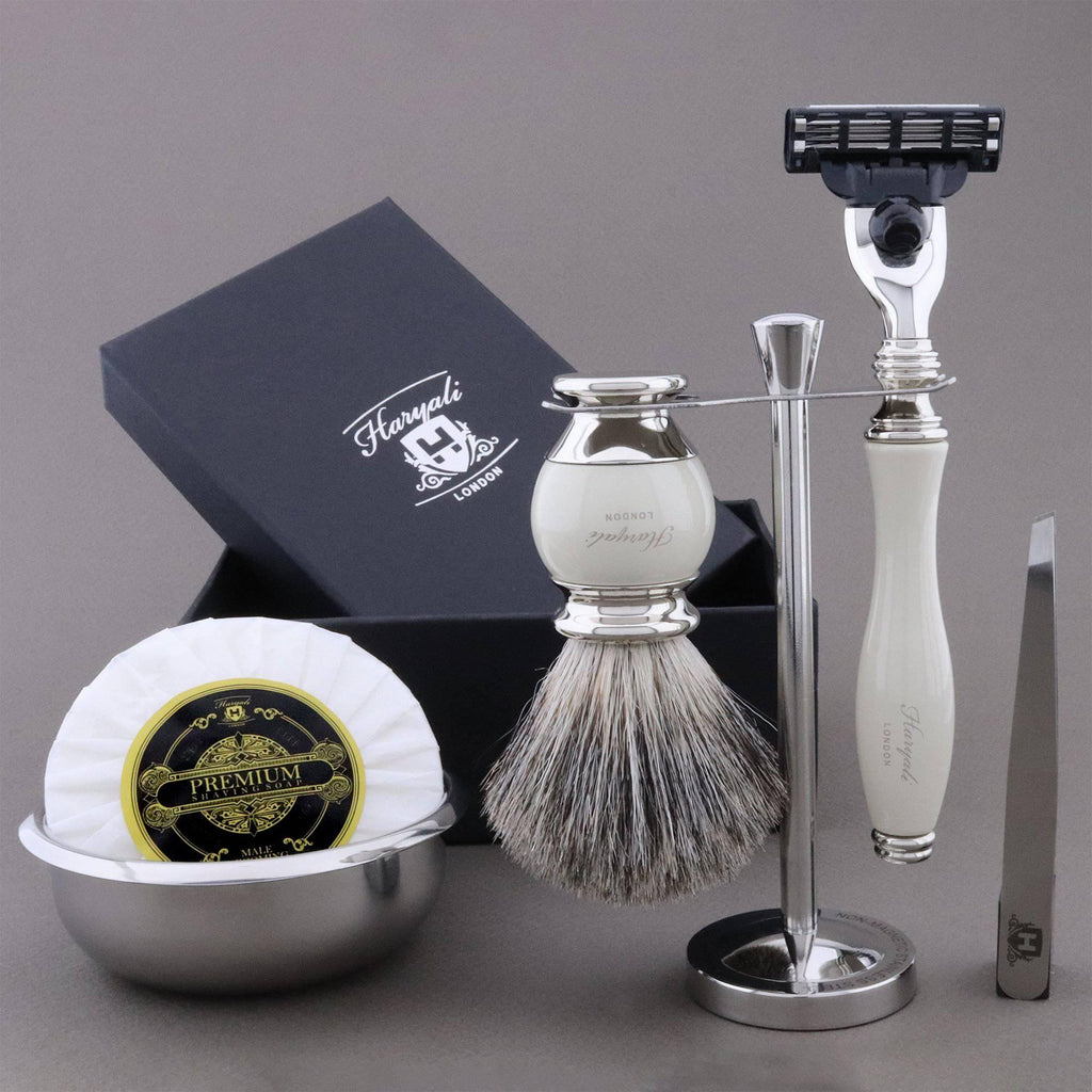 Haryali's Vase Range Shaving Kit 